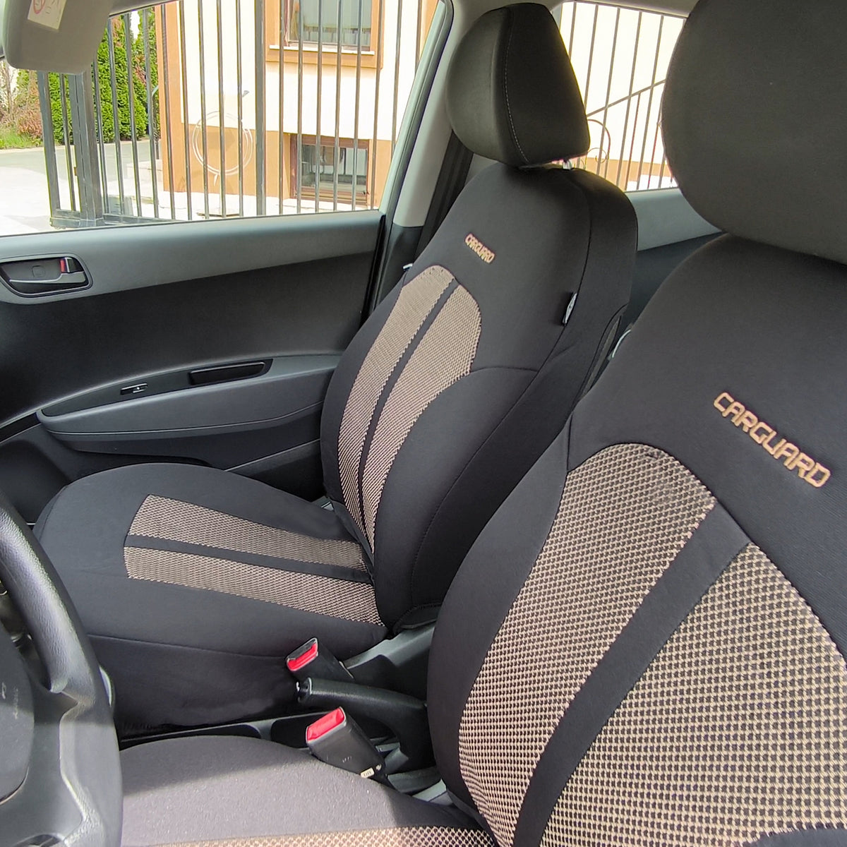 Huse premium scaune auto bej-negru - montate pe scaun fata
